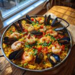 Skaldjurspaella med musslor och räkor