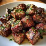 Vitlökssmörstekta köttbitar