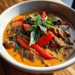 Mustig thailändsk nötköttscurry med kokosmjölk